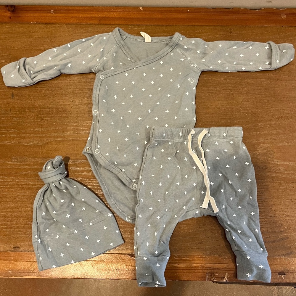 QUINCY MAE Sage Green Long Sleeve/Pant Set with Matching Hat Size 0-3 Months